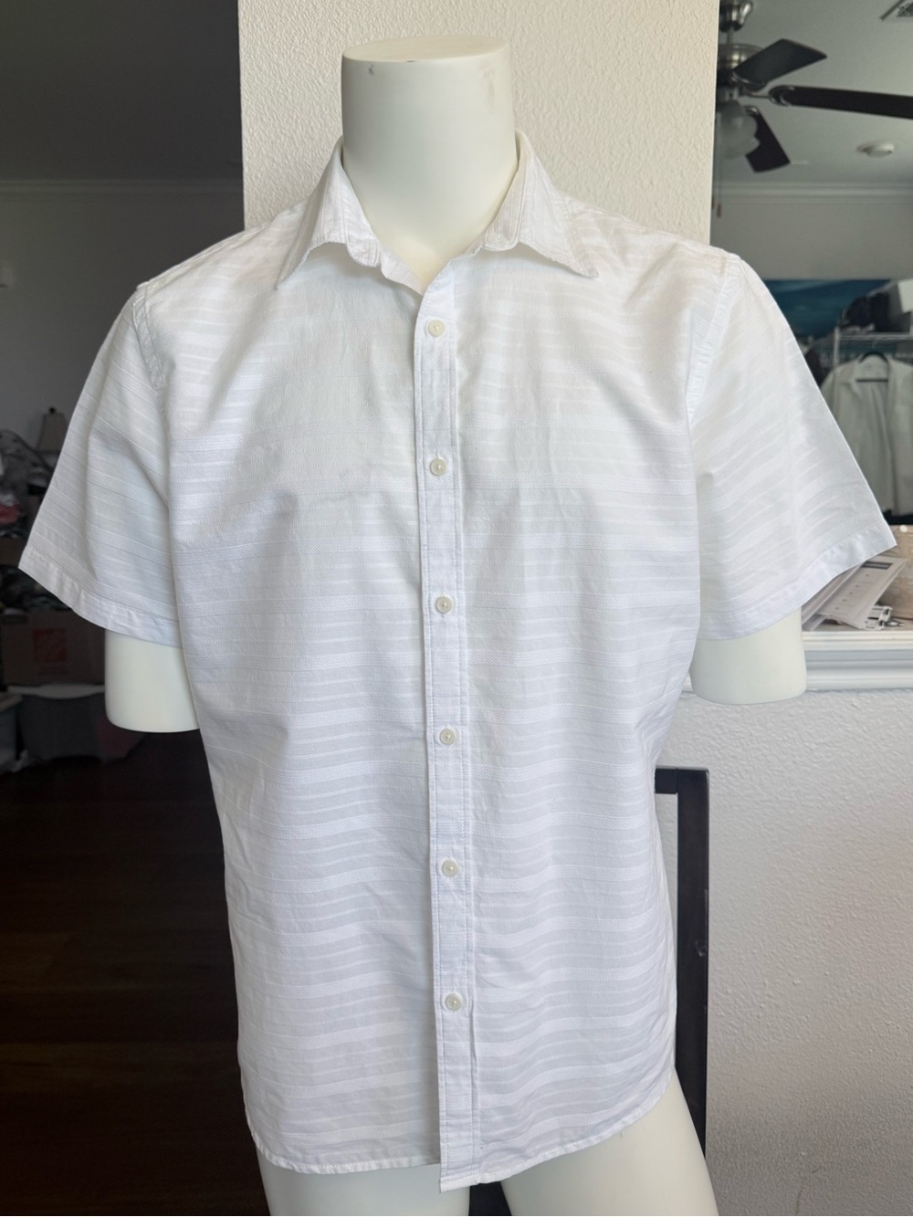 Old Navy White Short-Sleeve Button-Down Shirt